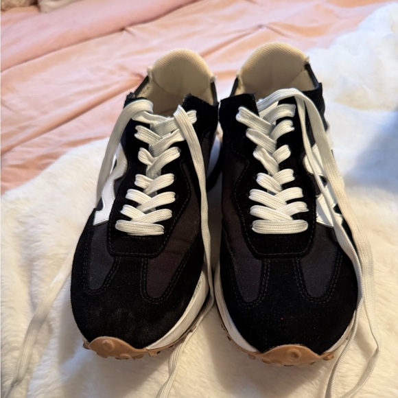 Steve Madden Black and White Women's Sneakers - Picture 3 of 6
